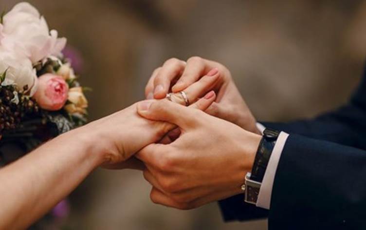 رونكردنەوە لەسەر 10 ملیار دینار مارەیی هاوسەرگیرییەكی عیراقی دەدرێت