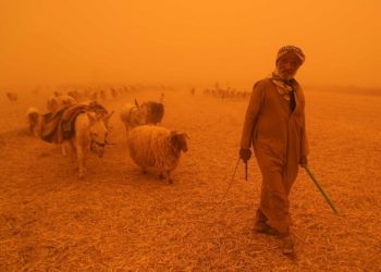 ئێران: عیراق سەرچاوەی خۆڵبارینە و چارەسەری دەكەین