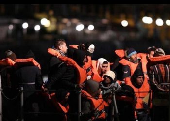 هێزێكی ئەمریكی 500 كۆچبەری لە بەلەمێكدا لە كەنارەكانی یۆنان رزگار كرد