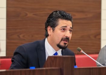 كاروان گەزنەیی: تەحەدای جێگری سەرۆكی پەرلەمان دەكەم
