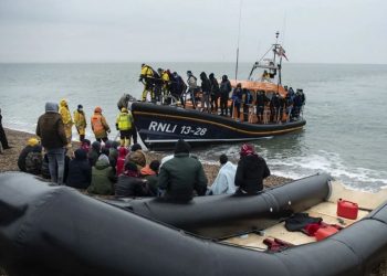 پۆلیسی كەناراوەكانی فەرەنسا 166 كۆچبەری رزگار كرد