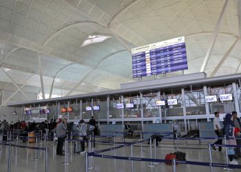 لەسەر فرۆشتنی دۆلار لە فڕۆكەخانە پەرلەمانتاران لێدوانی جیاواز بڵاودەكەنەوە