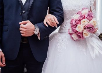 پزیشكێك بە نهێنی 4 هاوسەرگیری دەكات و 12 منداڵی لێیان دەبێت
