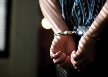 بەهۆی دزی و ساختەكاری فەرمانی دەستگیر كردن بۆ 25 فەرمانبەر و 2 بەرپرس دەركرا