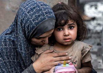 10 منداڵ لە برسا مردون